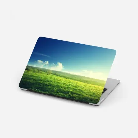 Pegatina para portátil pradera al atardecer: paisaje sereno de primavera – Pixers®