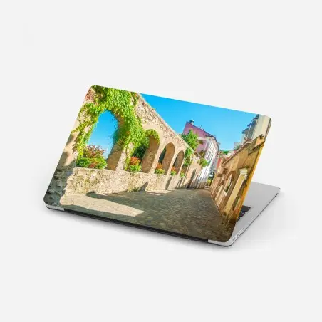 Pegatina para portátil encanto de Ravello: calle empedrada con arcos y flores – Pixers®