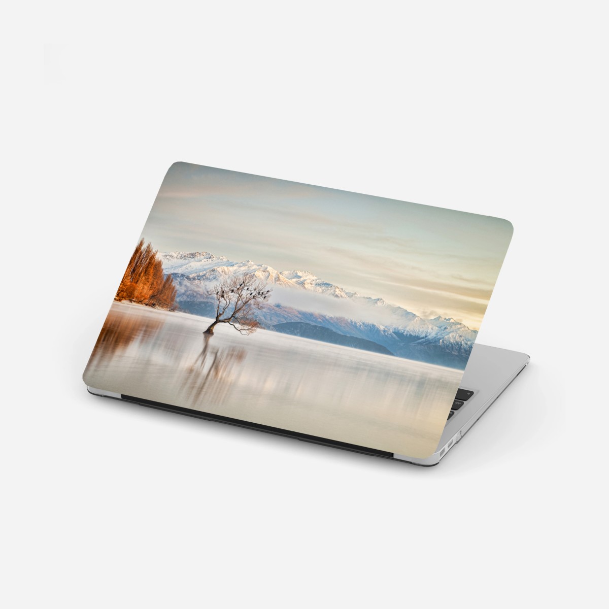 Pegatina para portátil escena invernal en lago Wanaka – Pixers®