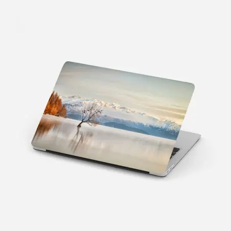 Pegatina para portátil escena invernal en lago Wanaka – Pixers®