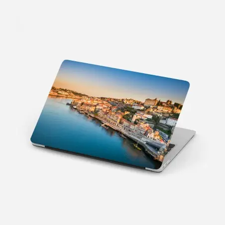 Pegatina para portátil panorámica de la ribera de Oporto al atardecer – Pixers®