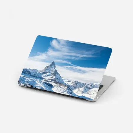 Pegatina para portátil paisaje alpino nevado con pico majestuoso – Pixers®