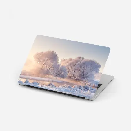 Pegatina para portátil amanecer invernal con árboles cubiertos de escarcha – Pixers®