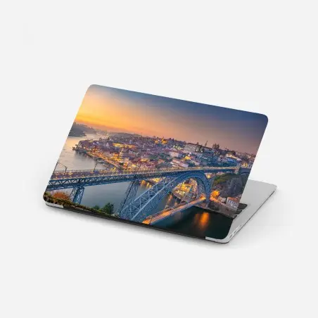 Pegatina para portátil puesta de sol en Oporto con puente iluminado – Pixers®