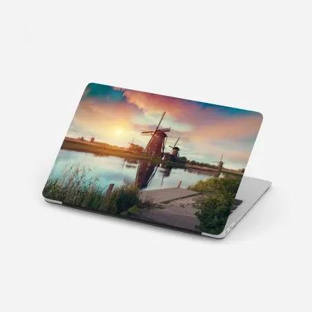 Pegatina para portátil paisaje de molinos al atardecer con reflejos en el agua – Pixers®