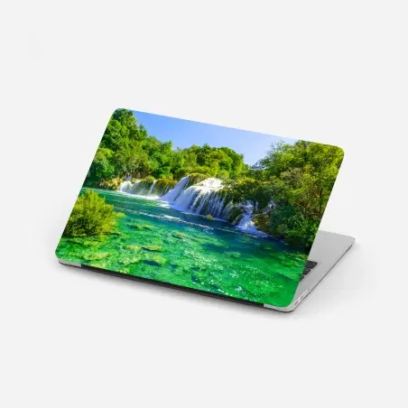 Pegatina para portátil cascada esmeralda en bosque frondoso – Pixers®