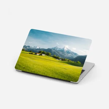 Pegatina para portátil serenidad alpina: pradera y cumbres nevadas – Pixers®