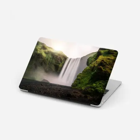 Pegatina para portátil cascada majestuosa de Skogafoss, Islandia – Pixers®
