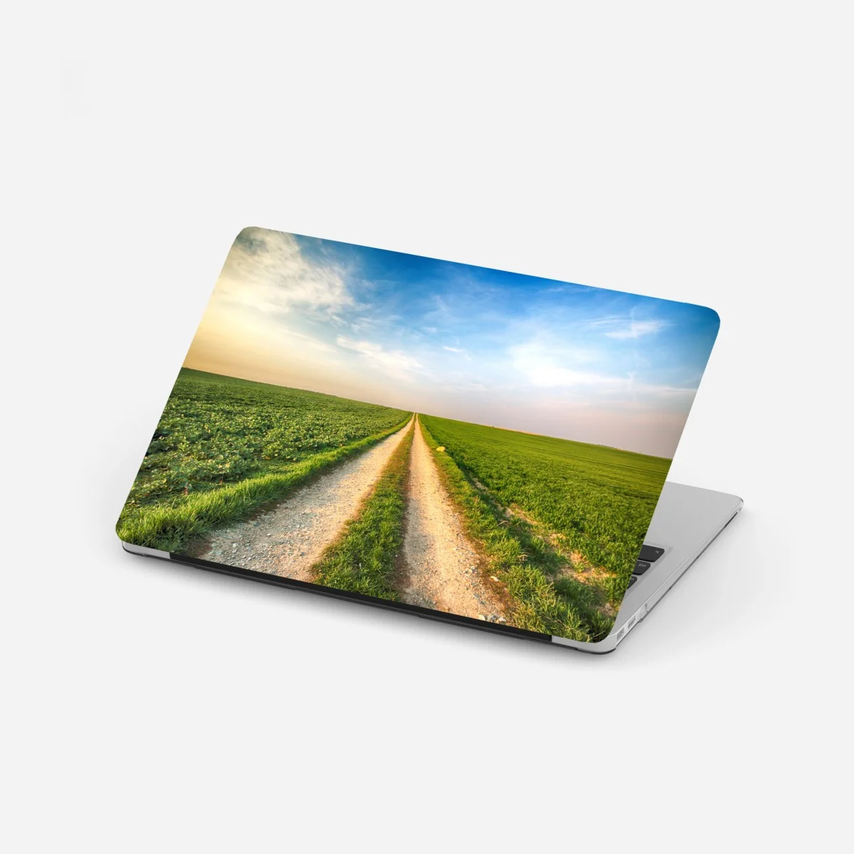 Pegatina para portátil camino rural hacia el horizonte entre campos verdes – Pixers® Pegatina para portátil camino rural hacia el horizonte entre campos verdes – Pixers®