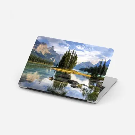 Pegatina para portátil lago montañoso con isla de pinos – Pixers®