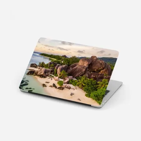Pegatina para portátil escena del paraíso rocoso en La Digue, Seychelles – Pixers®