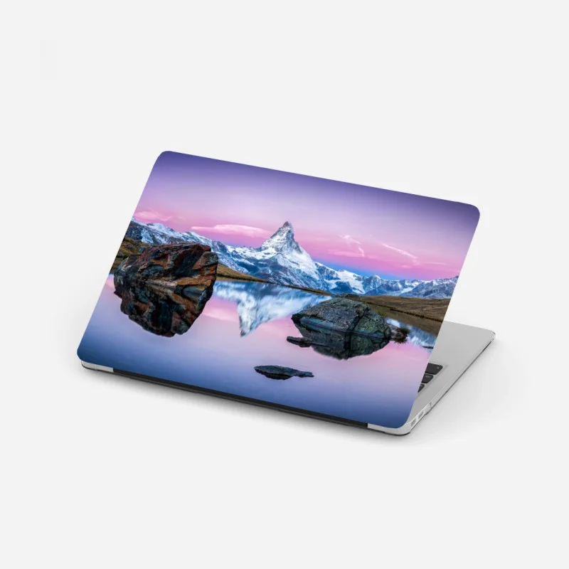 Pegatina para portátil reflejo del Matterhorn en lago alpino al amanecer