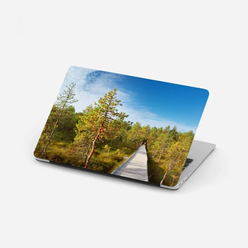 Pegatina para portátil sendero de madera entre pinos
