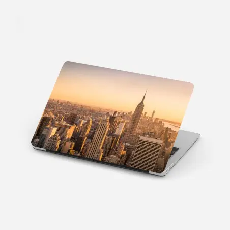 Pegatina para portátil amanecer dorado sobre el perfil urbano de Nueva York – Pixers®