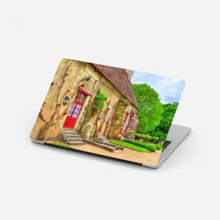 Pegatina para portátil fachada rústica con puertas rojas y glicinia – Pixers®