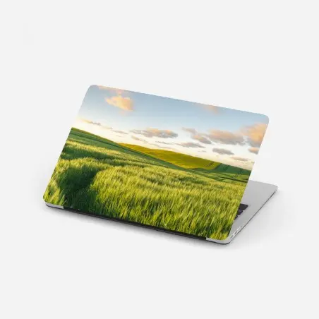 Pegatina para portátil panorama de campo primaveral en colinas verdes – Pixers®