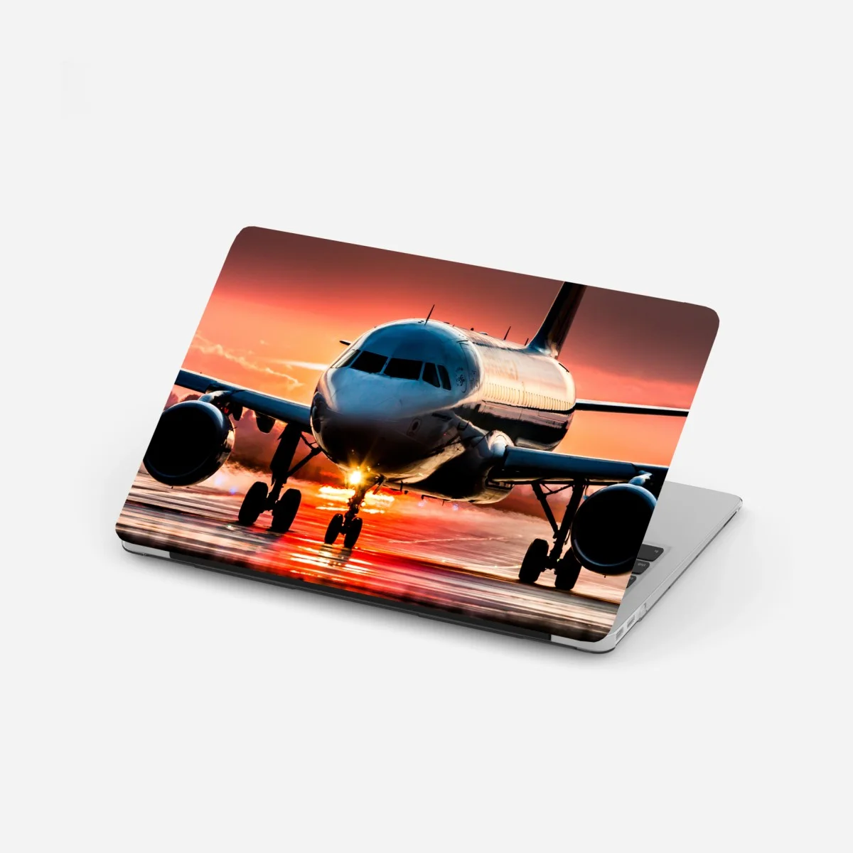 Pegatina para portátil avión al atardecer sobre la pista – Pixers® Pegatina para portátil avión al atardecer sobre la pista – Pixers®