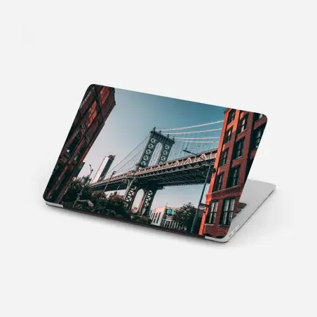 Pegatina para portátil impresión urbana: puente de Manhattan y fachadas de ladrillo – Pixers®