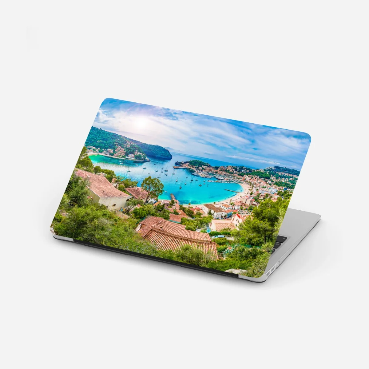 Pegatina para portátil vistas panorámicas de Puerto de Sóller, Mallorca – Pixers® Pegatina para portátil vistas panorámicas de Puerto de Sóller, Mallorca – Pixers®
