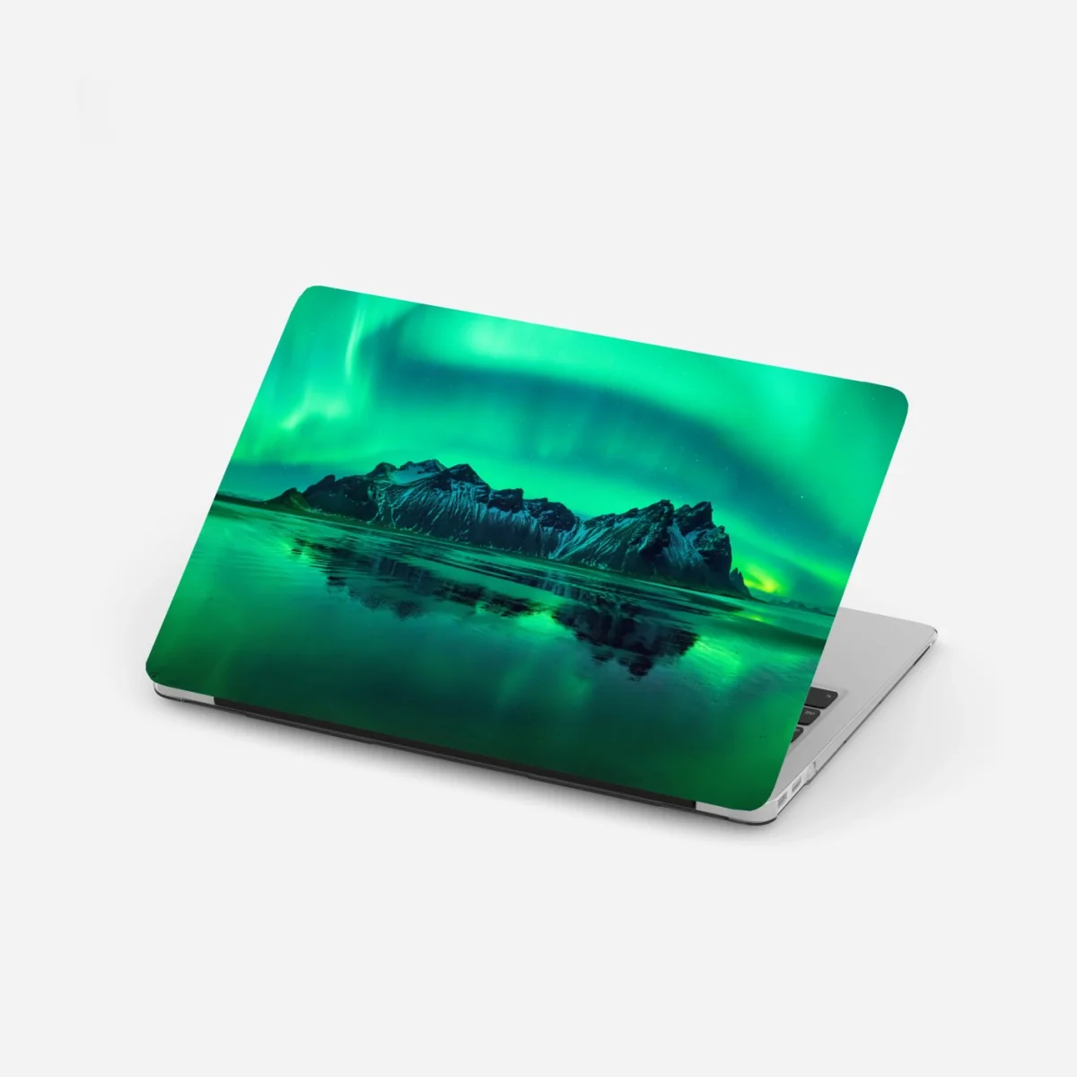 Pegatina para portátil aurora sobre Vestrahorn en la playa negra de Islandia – Pixers® Pegatina para portátil aurora sobre Vestrahorn en la playa negra de Islandia – Pixers®