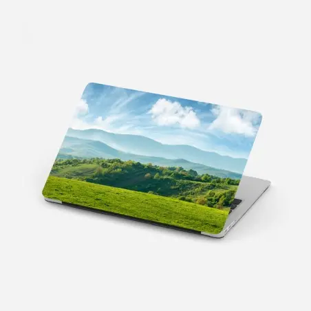 Pegatina para portátil panorama primaveral de Rumanía en tarde soleada – Pixers®