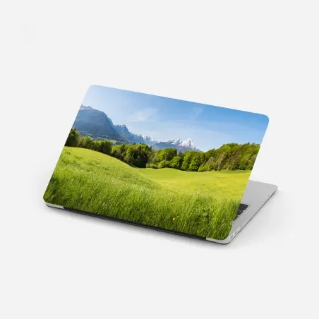Pegatina para portátil paisaje primaveral de pradera y montañas – Pixers®