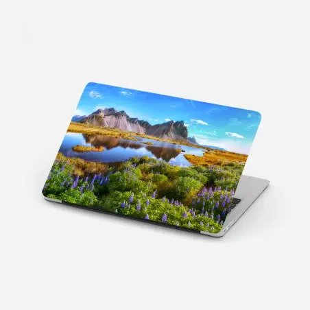 Pegatina para portátil lupinos junto a Vestrahorn en Stokksnes – Pixers®