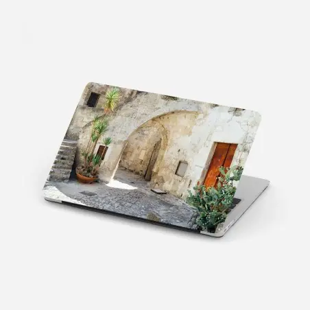 Pegatina para portátil patio antiguo con arco y cactus – Pixers®