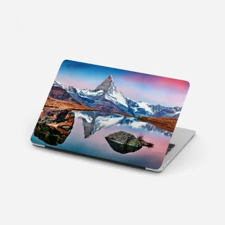 Pegatina para portátil reflejo del Matterhorn en Stellisee al amanecer – Pixers®