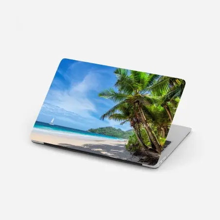 Pegatina para portátil vista tropical de playa con palmeras y velero – Pixers®