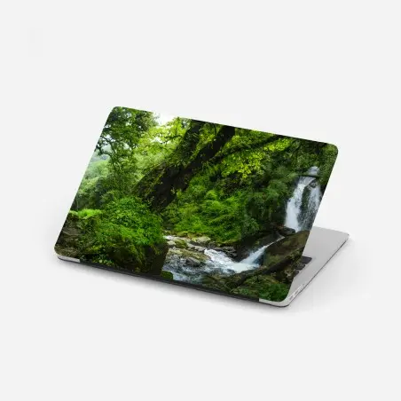 Pegatina para portátil cascada en bosque esmeralda – Pixers®