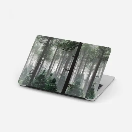 Pegatina para portátil bosque brumoso de pinos en calma – Pixers®