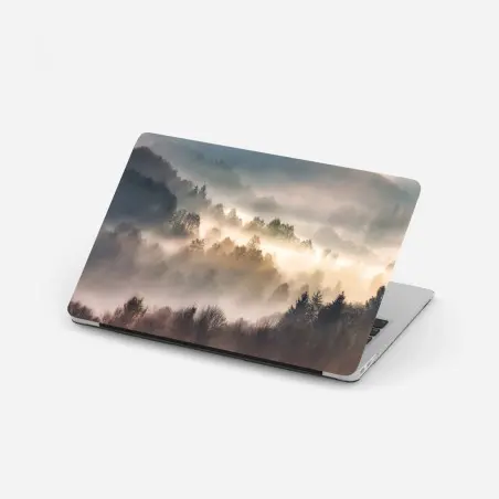 Pegatina para portátil paisaje de niebla en colinas al amanecer – Pixers®