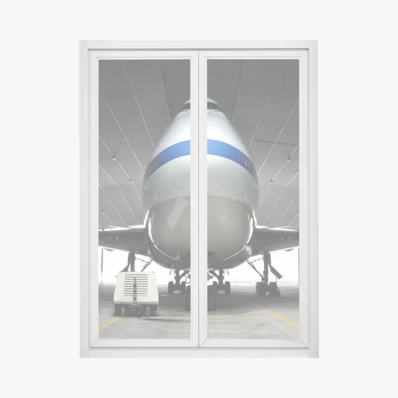 Pegatina para ventana vista frontal e imponente de avión en hangar