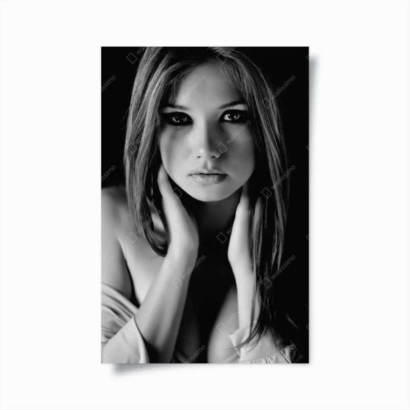 Póster mirada intensa en blanco y negro