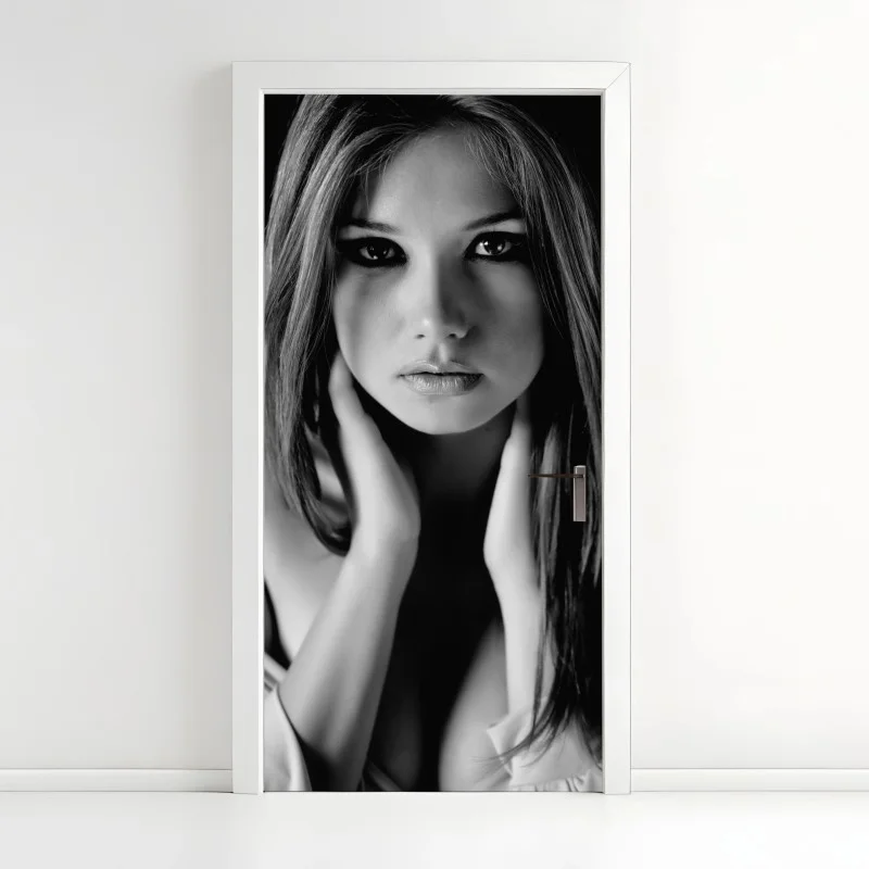 Pegatina para puerta mirada intensa en blanco y negro