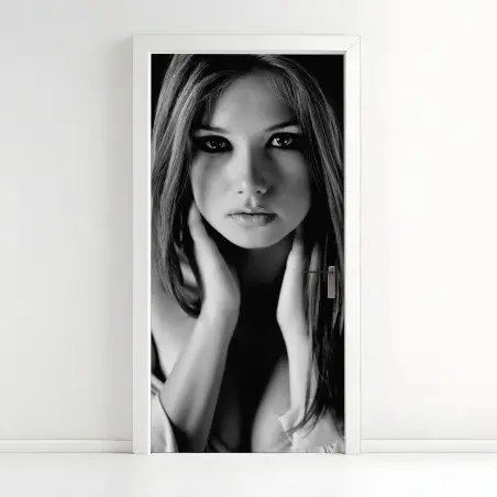 Pegatina para puerta mirada intensa en blanco y negro – Pixers®