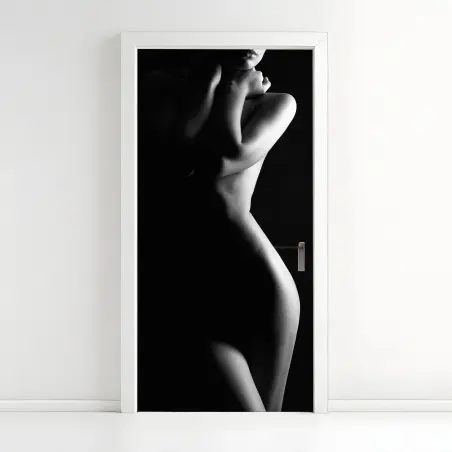 Pegatina para puerta silueta femenina en blanco y negro – Pixers®