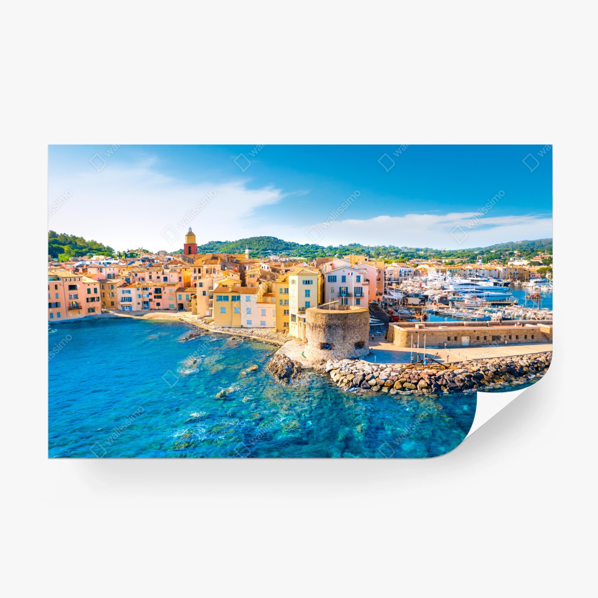 Fotomural panorámica de pueblo costero y puerto con aguas cristalinas – Pixers®