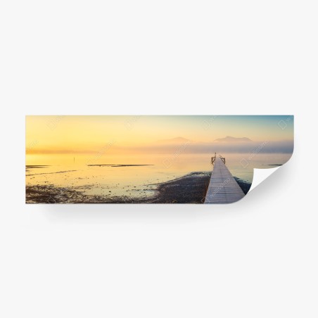 Fotomural muelle hacia el horizonte dorado – Pixers®