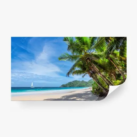 Fotomural vista tropical de playa con palmeras y velero – Pixers®