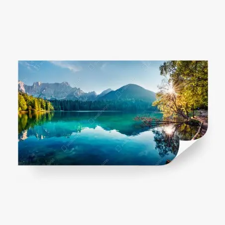 Fotomural vistas serenas del lago de Fusine en Alpes Julianos – Pixers®