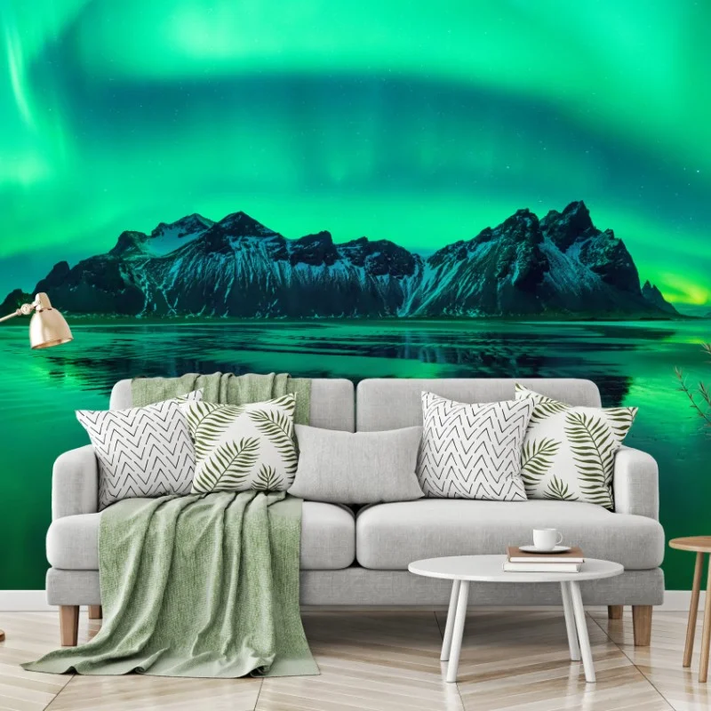 Fotomural aurora sobre Vestrahorn en la playa negra de Islandia