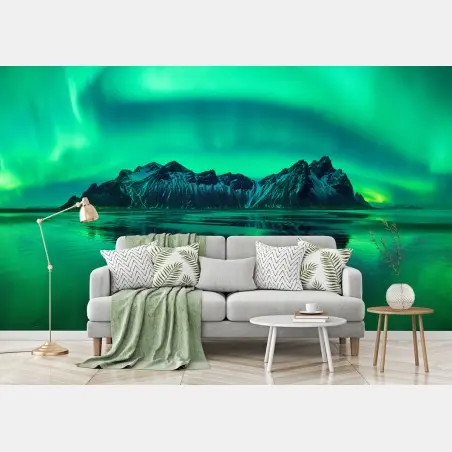 Fotomural aurora sobre Vestrahorn en la playa negra de Islandia – Pixers®