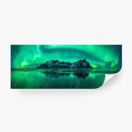 Fotomural aurora sobre Vestrahorn en la playa negra de Islandia – Pixers®