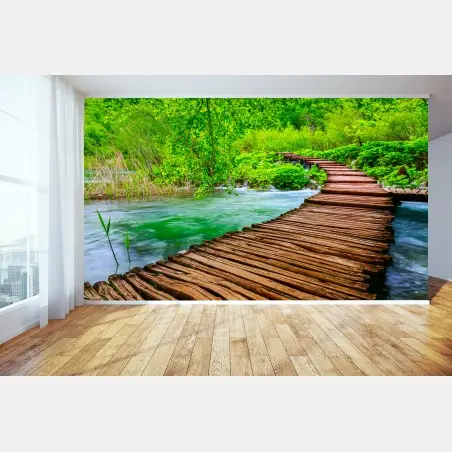 Fotomural sendero de madera sobre río esmeralda – Pixers®