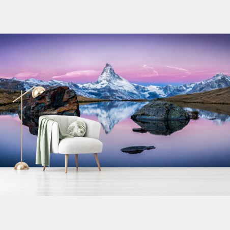 Fotomural reflejo del Matterhorn en lago alpino al amanecer – Pixers®