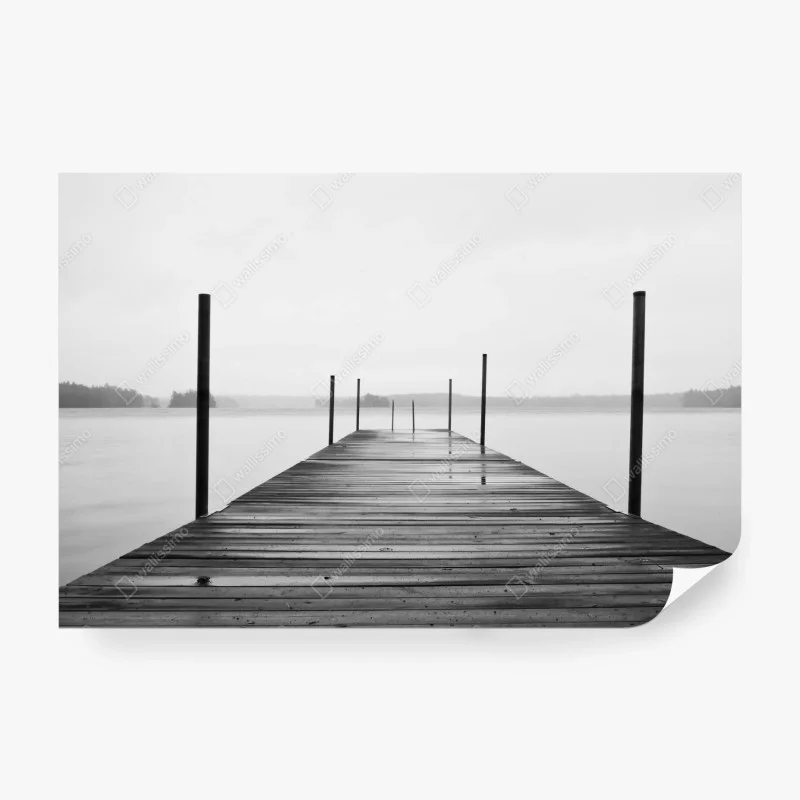 Fotomural muelle tranquilo en lago brumoso
