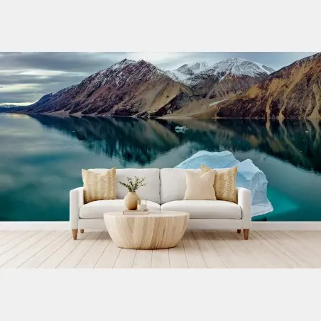 Fotomural reflejo ártico con iceberg esculpido – Pixers®