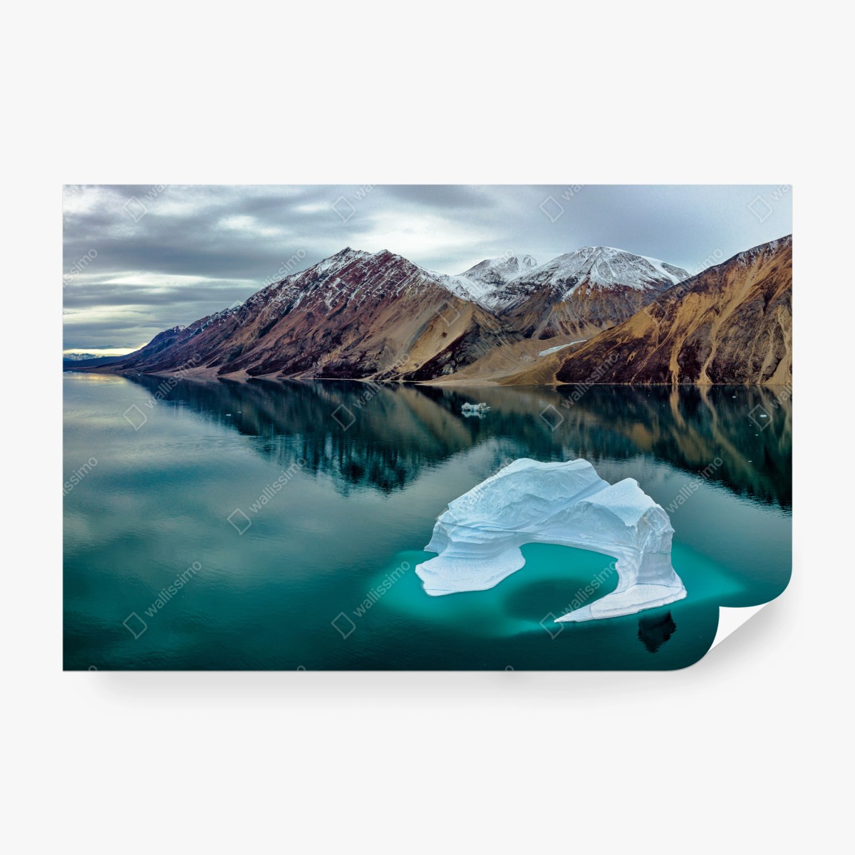 Fotomural reflejo ártico con iceberg esculpido – Pixers®